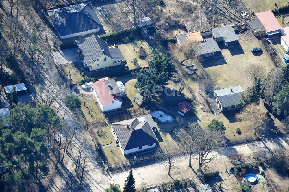 FREDERSDORF-VOGELSDORF from the bird's eye view: Blick auf das Einfamilienhaus- Wohngebiet am Heideweg in Fredersdorf-Vogelsdorf im Bundesland Brandenburg.