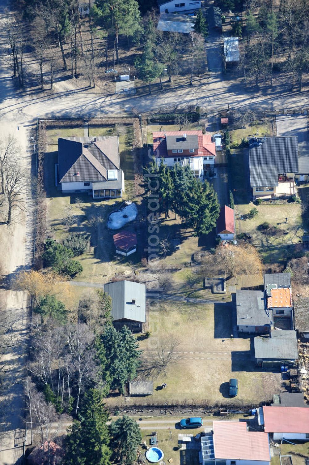 FREDERSDORF-VOGELSDORF from above - Blick auf das Einfamilienhaus- Wohngebiet am Heideweg in Fredersdorf-Vogelsdorf im Bundesland Brandenburg.