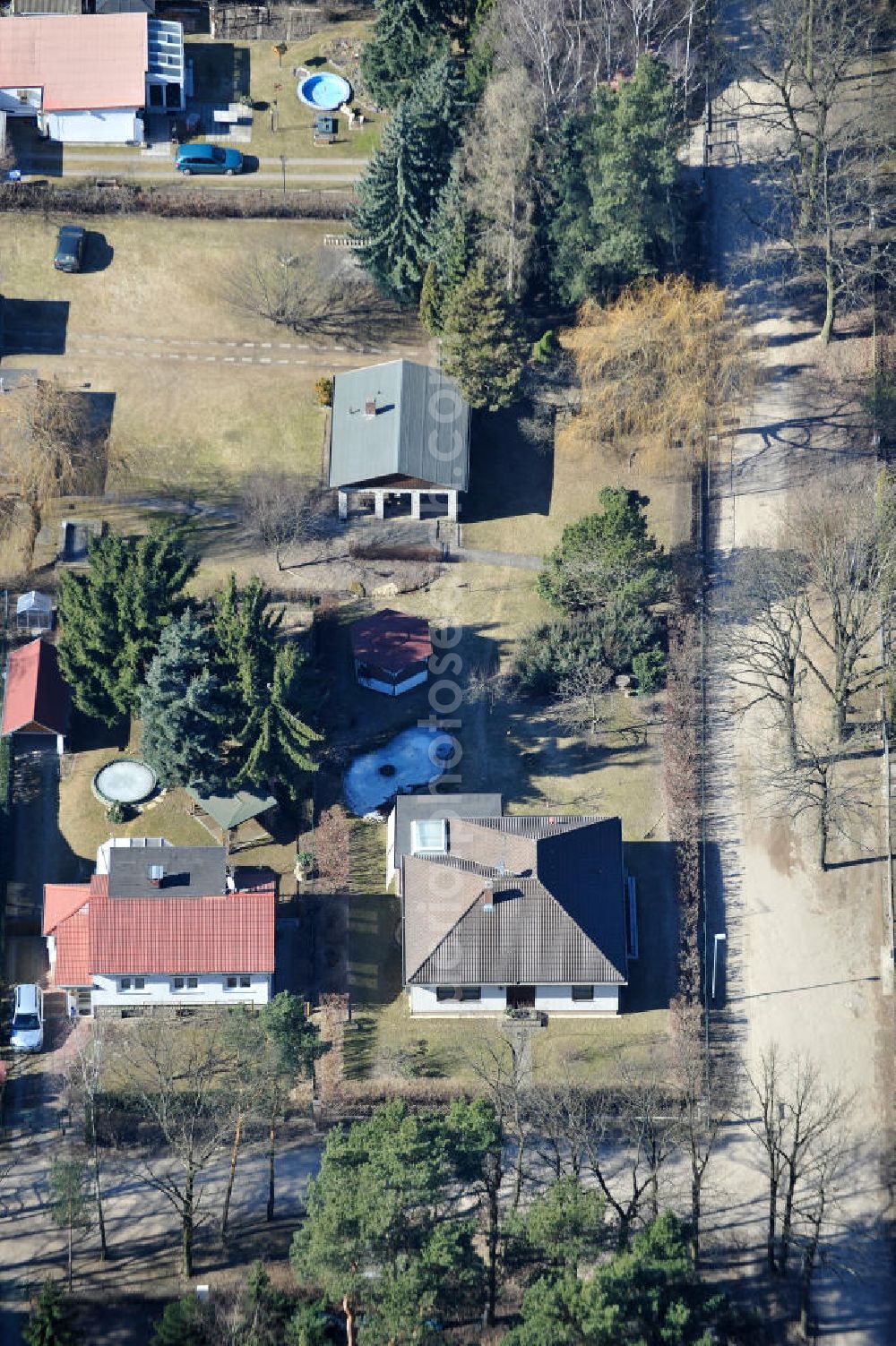 FREDERSDORF-VOGELSDORF from above - Blick auf das Einfamilienhaus- Wohngebiet am Heideweg in Fredersdorf-Vogelsdorf im Bundesland Brandenburg.