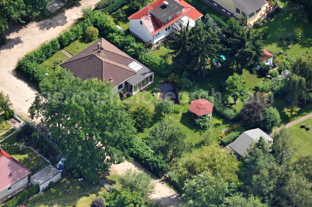 Aerial image Fredersdorf - Vogelsdorf - Blick auf das Einfamilienhaus- Wohngebiet am Heideweg in Fredersdorf-Vogelsdorf im Bundesland Brandenburg. View of the single-family residential area in Vogelsdorf.