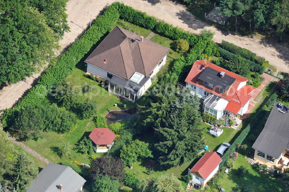 Aerial image Fredersdorf - Vogelsdorf - Blick auf das Einfamilienhaus- Wohngebiet am Heideweg in Fredersdorf-Vogelsdorf im Bundesland Brandenburg. View of the single-family residential area in Vogelsdorf.