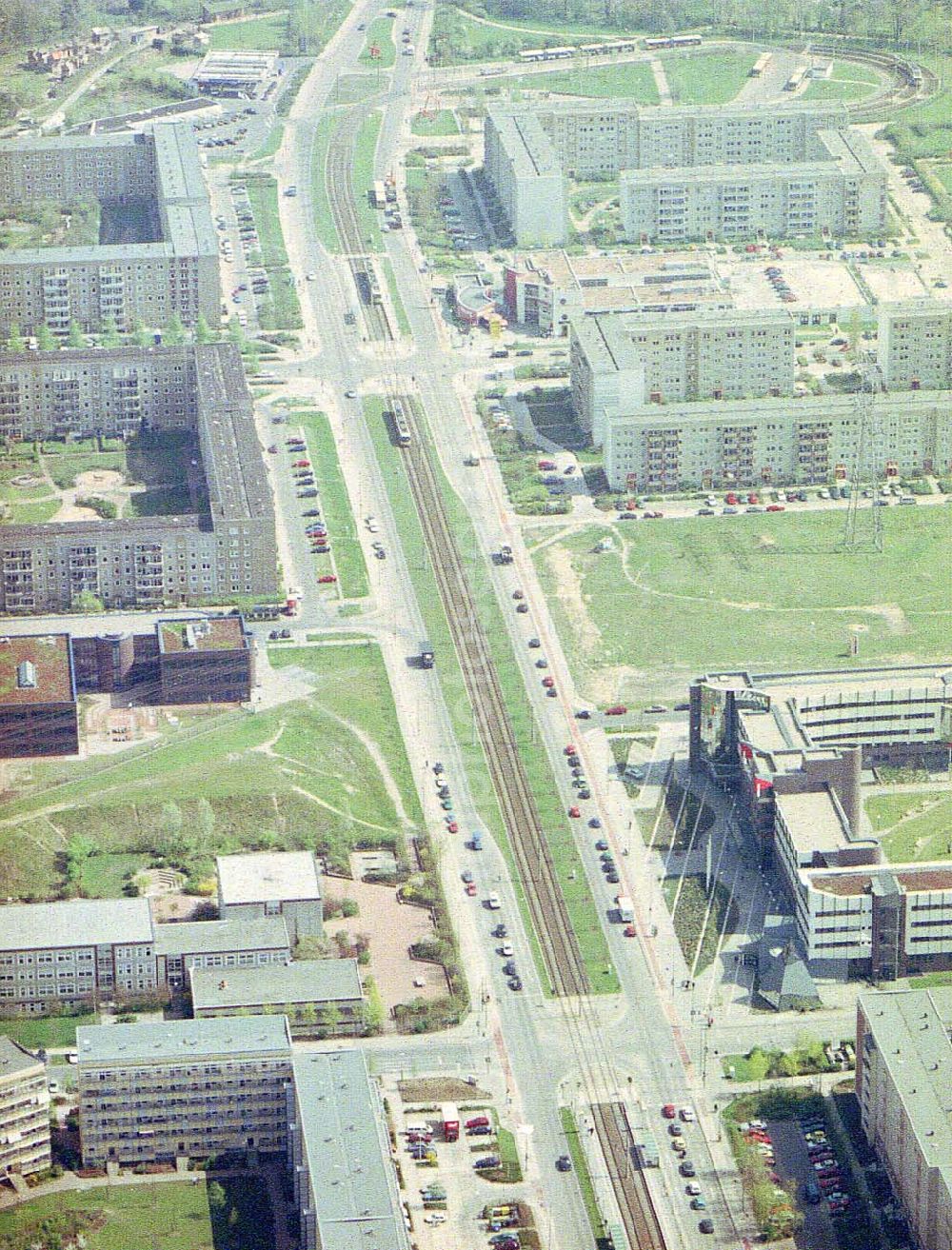 Aerial photograph Berlin - Hellersdorf - Wohngebiet an der Hellersdorfer Straße / Riesaer Straße in Berlin - Hellersdorf.