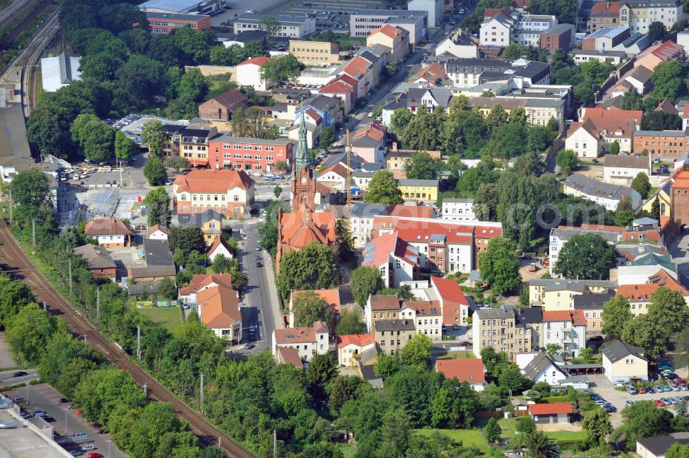 Aerial image Bernau - Blick auf Wohngebiet an der katholischen Herz-Jesu-Kirche im Stadtzentrum von Bernau an der Börnicker Straße / Ulitzkastraße. View of residential areas on the church square with the Church Börnicker Straße / Ulitzkastraße in Bernau.