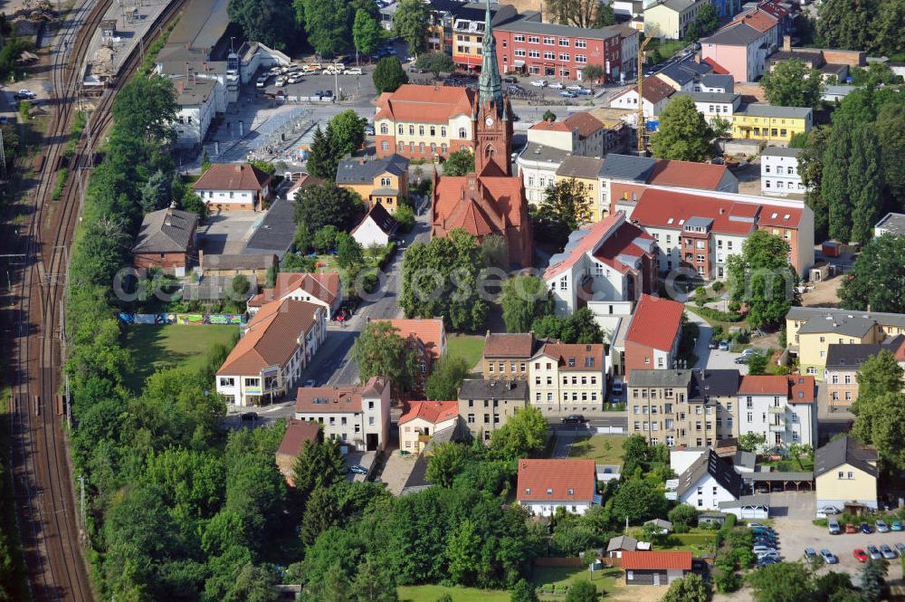 Aerial photograph Bernau - Blick auf Wohngebiet an der katholischen Herz-Jesu-Kirche im Stadtzentrum von Bernau an der Börnicker Straße / Ulitzkastraße. View of residential areas on the church square with the Church Börnicker Straße / Ulitzkastraße in Bernau.