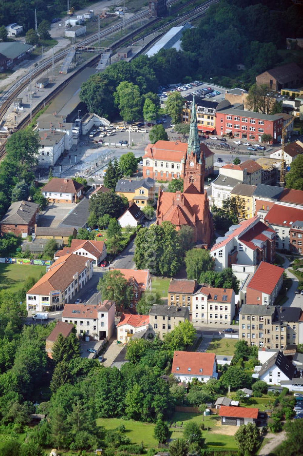 Bernau from above - Blick auf Wohngebiet an der katholischen Herz-Jesu-Kirche im Stadtzentrum von Bernau an der Börnicker Straße / Ulitzkastraße. View of residential areas on the church square with the Church Börnicker Straße / Ulitzkastraße in Bernau.