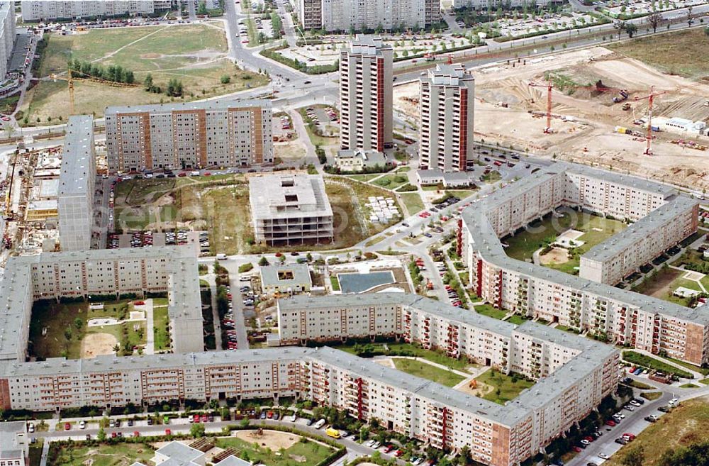 Berlin Hohenschönhausen from the bird's eye view: 06.09.1995 Wohngebiet Hohenschönhausen an der Falkenberger Chaussee