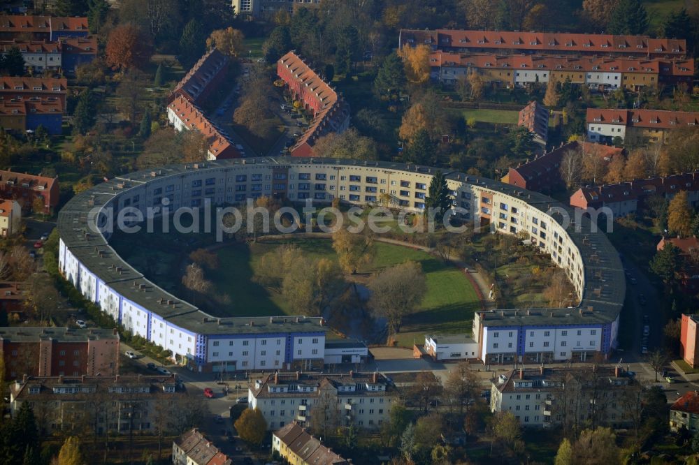 Berlin from the bird's eye view: View of Horseshoe settlement in Berlin-Britz. The Hufeisensiedlung was builded from 1925 to 1933 in Berlin-Britz, designed by Bruno Taut and Martin Wagner. It is one of the first projects of social housing and part of the large settlement Britz / Fritz Reuter city. Since 2008 it has been a UNESCO World Heritage Site. The horseshoe itself is still owned by the GEHAG, under the roof of the Deutsche Wohnen AG