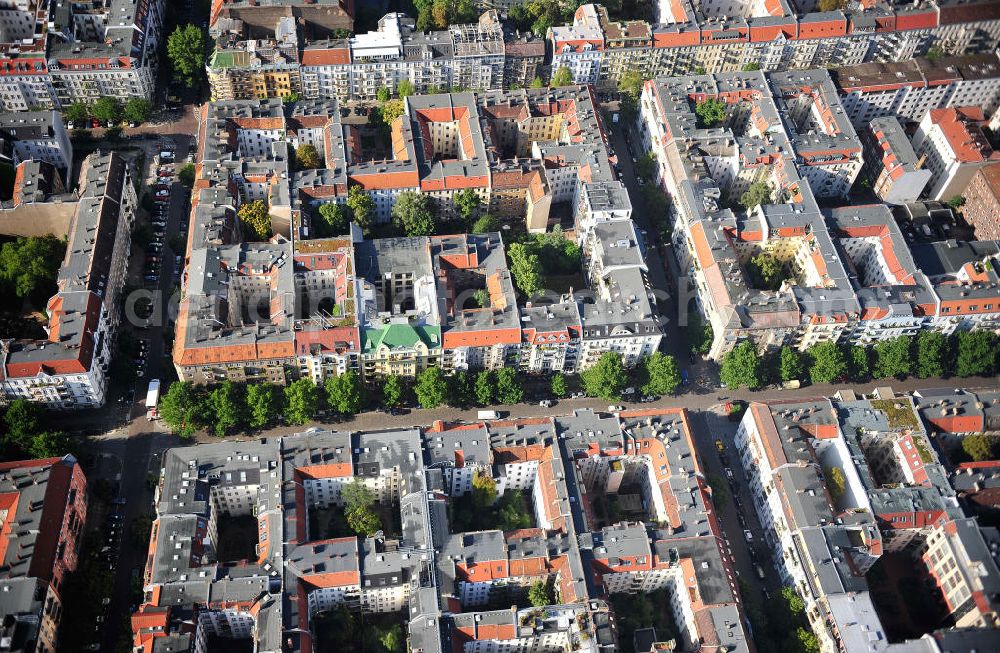 Aerial photograph Berlin Prenzlauer Berg - Wohnhäuser / Mehrfamilienhäuser / Wohngebiet an der Hufelandstraße in Berlin-Prenzlauer Berg. Housing area at the Hufelandstrasse in Berlin-Prenzlauer Berg.