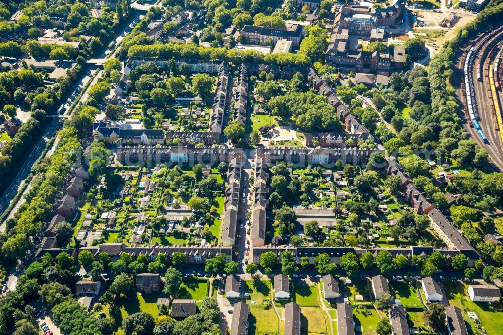 Aerial photograph Duisburg - Residential area in Duisburg in the state North Rhine-Westphalia