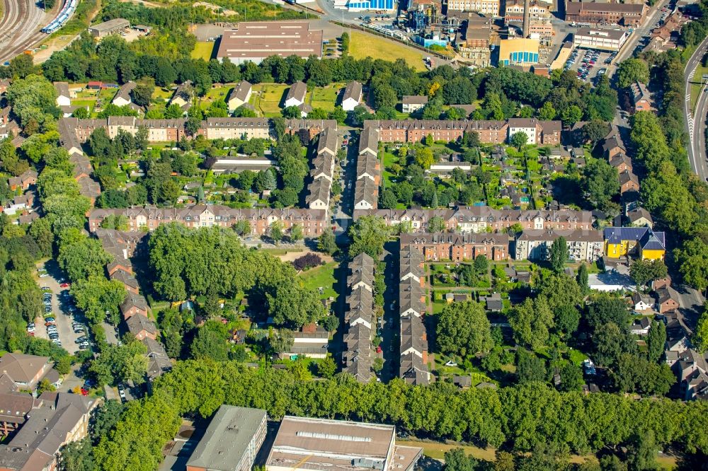 Duisburg from the bird's eye view: Residential area in Duisburg in the state North Rhine-Westphalia