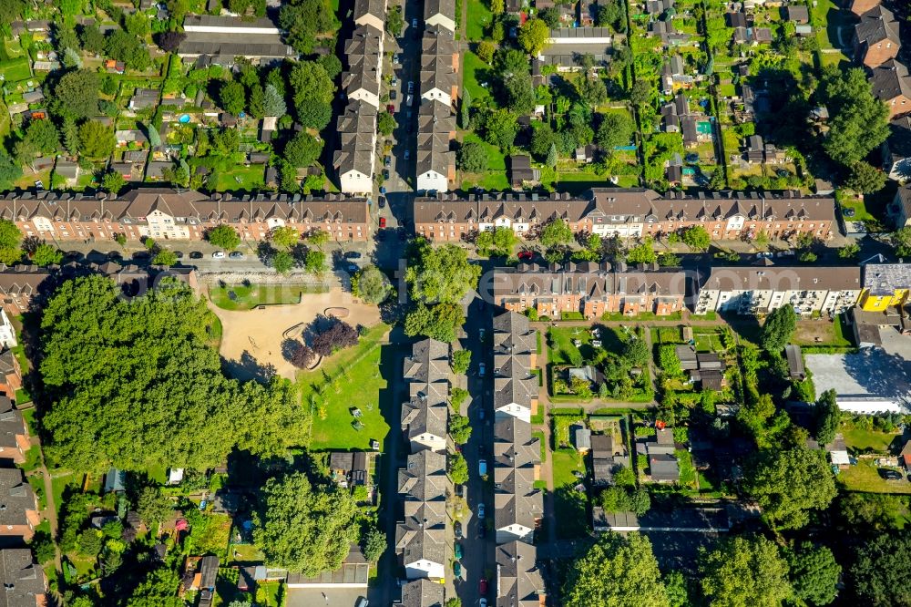 Aerial photograph Duisburg - Residential area in Duisburg in the state North Rhine-Westphalia