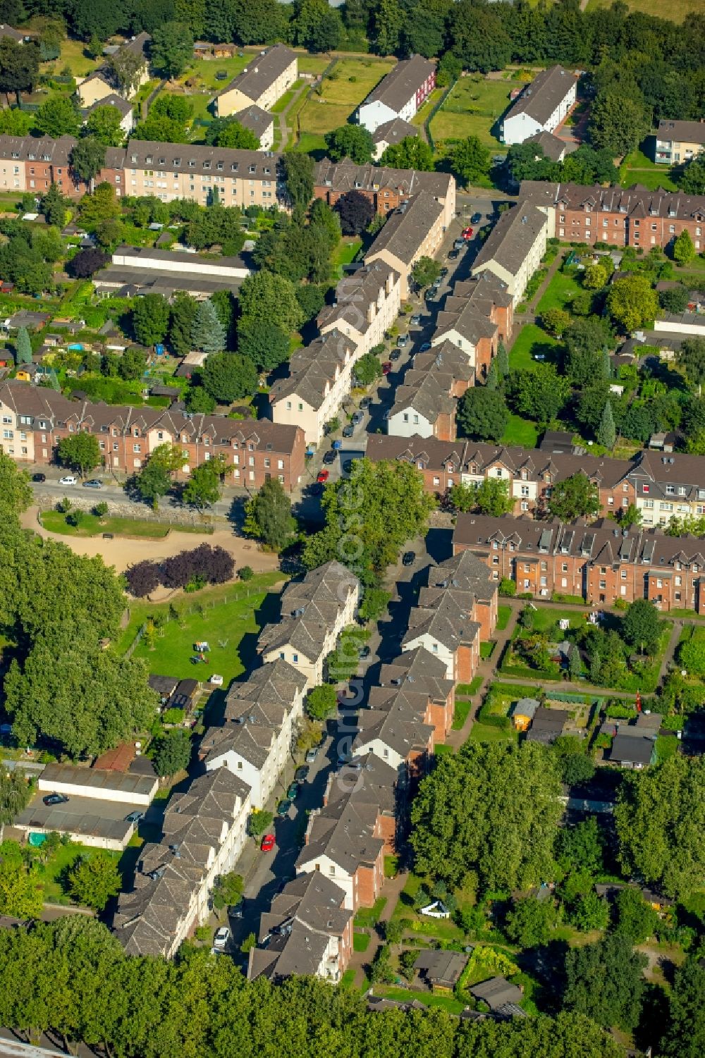 Duisburg from the bird's eye view: Residential area in Duisburg in the state North Rhine-Westphalia