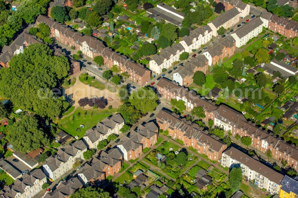 Aerial photograph Duisburg - Residential area in Duisburg in the state North Rhine-Westphalia