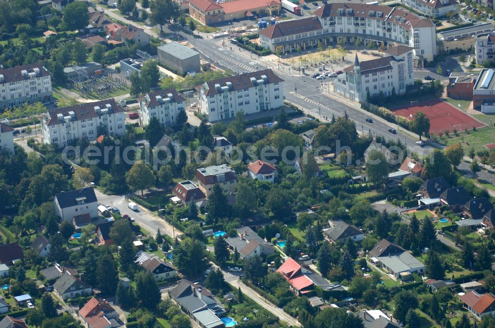 Berlin from the bird's eye view: Blick auf Einfamilienhäuser bzw. Mehrfamilienhäuser an der Bohrerzeile / Straße 56 Ecke Swantewitstraße, sowie der Krähenfußzeile Ecke Bucher Chaussee und der Lanzelotstraße in Karow.