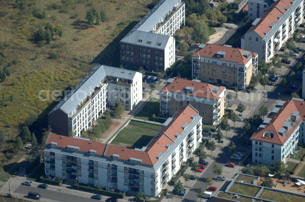 Berlin from above - Blick auf die Karestraße Ecke Pfannschmidtstraße Ecke im Wohngebiet / Neubaugebiet Karow-Nord.