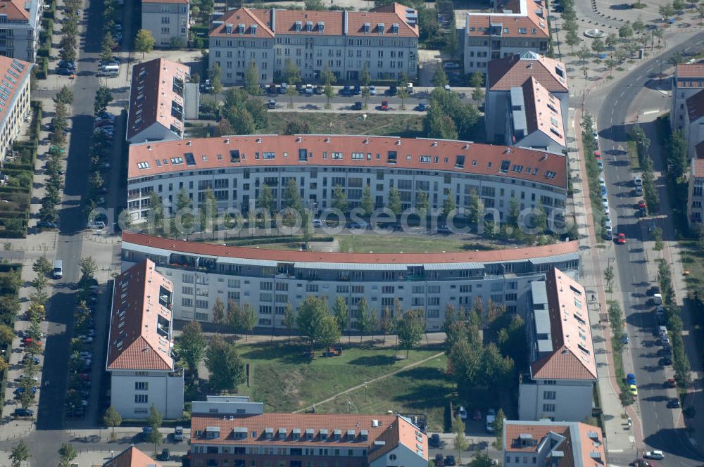 Aerial photograph Berlin - Blick auf Mehrfamilienhäuser am Ballonplatz zwischen der Pfannenschmidtstraße und Achillesstraße im Wohngebiet / Neubaugebiet Karow-Nord.