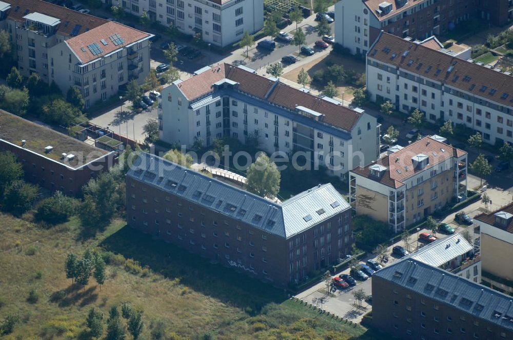 Berlin from above - Blick auf Mehrfamilienhäuser an der Pfannschmidtstraße im Wohngebiet / Neubaugebiet Karow-Nord.