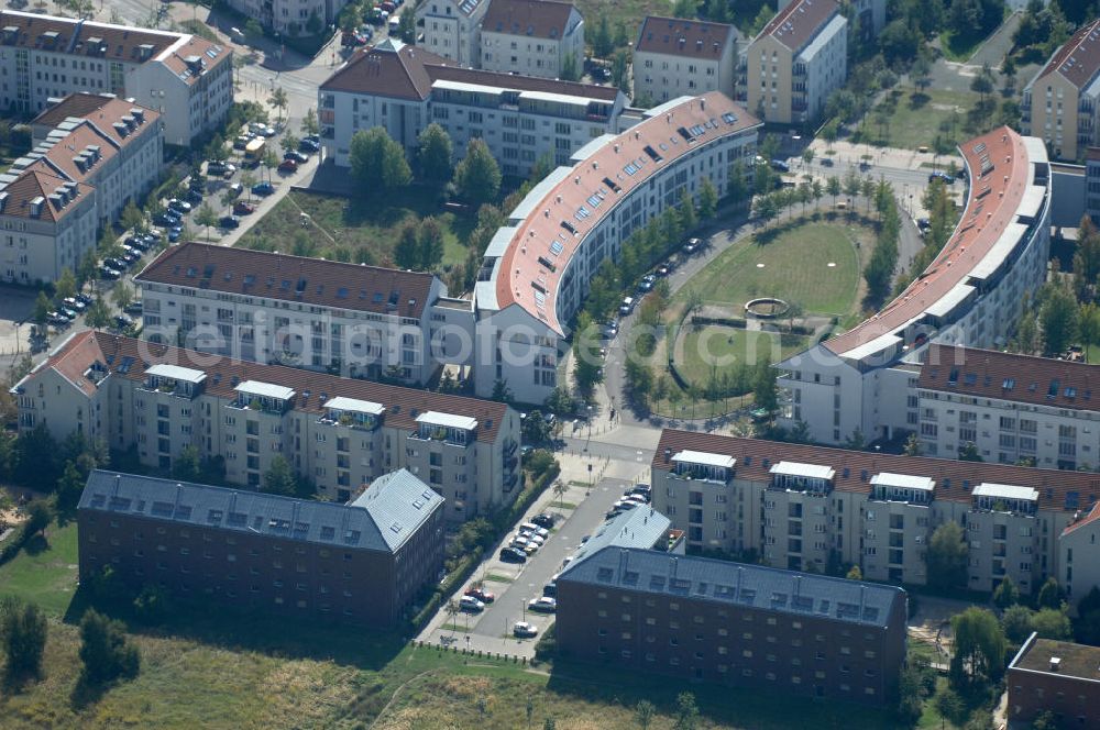 Berlin from the bird's eye view: Blick auf Mehrfamilienhäuser am Ballonplatz im Wohngebiet / Neubaugebiet Karow-Nord.