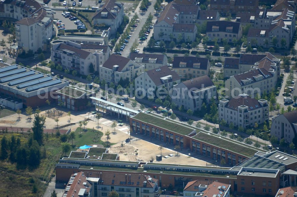 Berlin from above - Blick auf die Grundschule im Panketal sowie Mehrfamilienhäuser an der Achillesstraße im Wohngebiet / Neubaugebiet Karow-Nord.