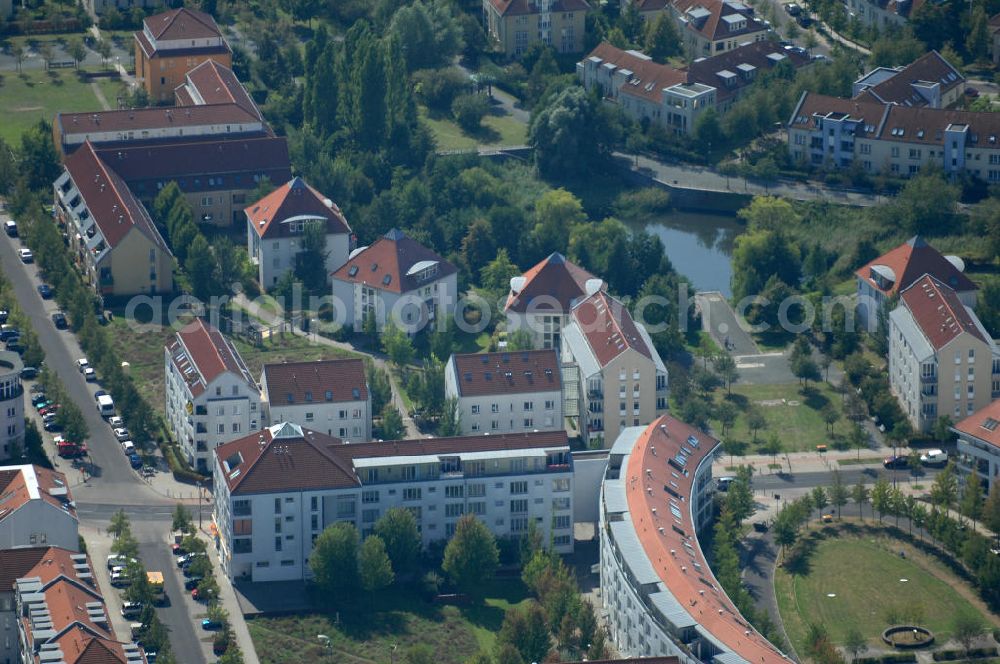 Aerial photograph Berlin - Blick vorbei am Ballonplatz mit Mehrfamilienhäuser und Häuser an der Busonistraße Ecke Achillesstraße im Wohngebiet / Neubaugebiet Karow-Nord.