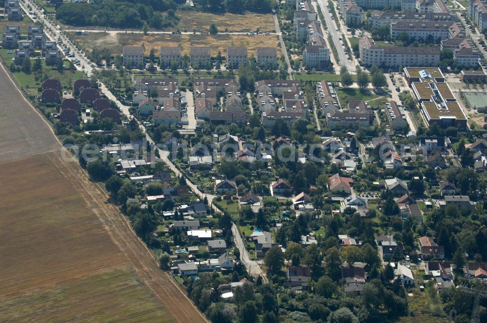 Berlin from above - Blick auf Einfamilienhäuser und Mehrfamilienhäuser zwischen dem Siedlungsring, Zum Klappgraben, Achillesstraße und Ingwäonenweg in Karow.