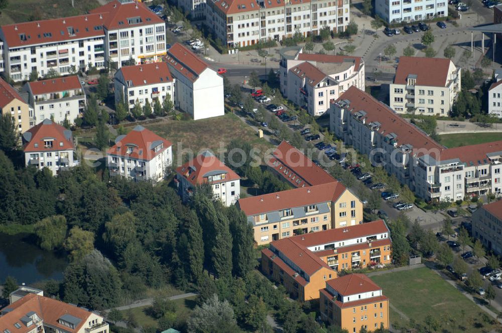 Berlin from the bird's eye view: Blick auf Mehrfamilienhäuser an der Achillesstraße Ecke Busonistraße Ecke Beerbaumstraße im Wohngebiet / Neubaugebiet Karow-Nord.