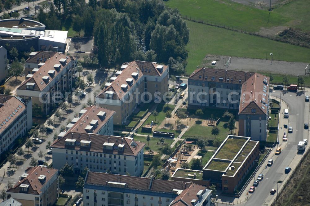 Aerial image Berlin - Blick auf die Karestraße mit der Kita / Kindertagesstätte Krümelkiste, Ecke Achillesstraße Ecke Pfannschmidtstraße im Wohngebiet / Neubaugebiet Karow-Nord.