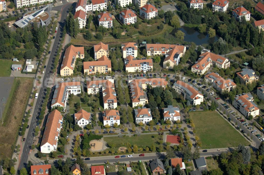 Berlin from above - Blick auf Mehrfamilienhäuser und Einfamilienhäuser am Achtrutenberg Ecke Gewanneweg Ecke Röländer Straße im Wohngebiet / Neubaugebiet Karow-Nord.