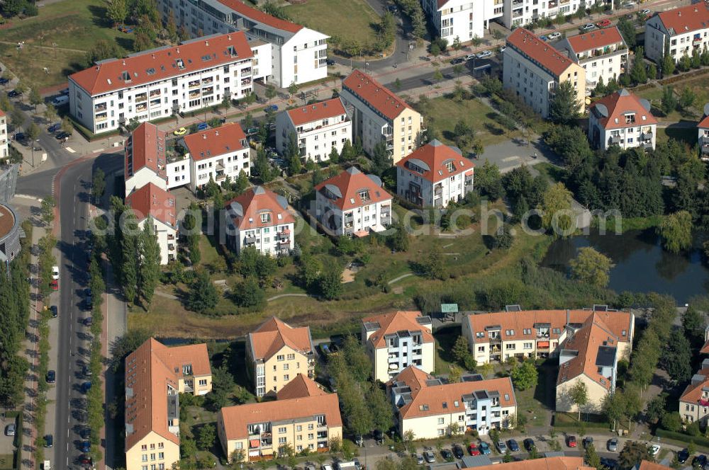 Aerial image Berlin - Blick auf Mehrfamilienhäuser am Achtrutenberg Ecke Röländer Straße Ecke Achillesstraße im Wohngebiet / Neubaugebiet Karow-Nord.