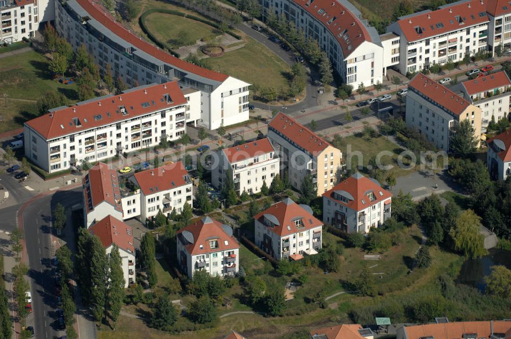 Aerial photograph Berlin - Blick auf Mehrfamilienhäuser an der Röländer Straße Ecke Achillesstraße Ecke Ballonplatz im Wohngebiet / Neubaugebiet Karow-Nord.