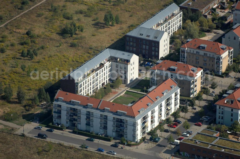 Berlin from above - Blick auf Mehrfamilienhäuser an der Karestraße Ecke Pfannschmidtstraße im Wohngebiet / Neubaugebiet Karow-Nord.