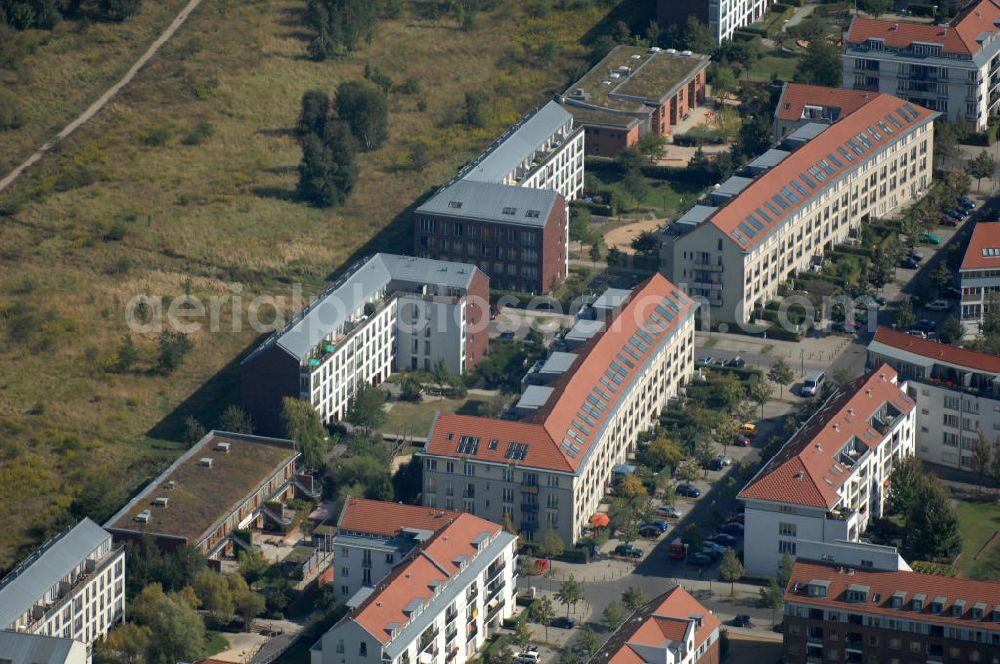 Aerial image Berlin - Blick auf Mehrfamilienhäuser und Kita / Kindertagesstätte / Kindergarten an der Pfannschmidtstraße im Wohngebiet / Neubaugebiet Karow-Nord.