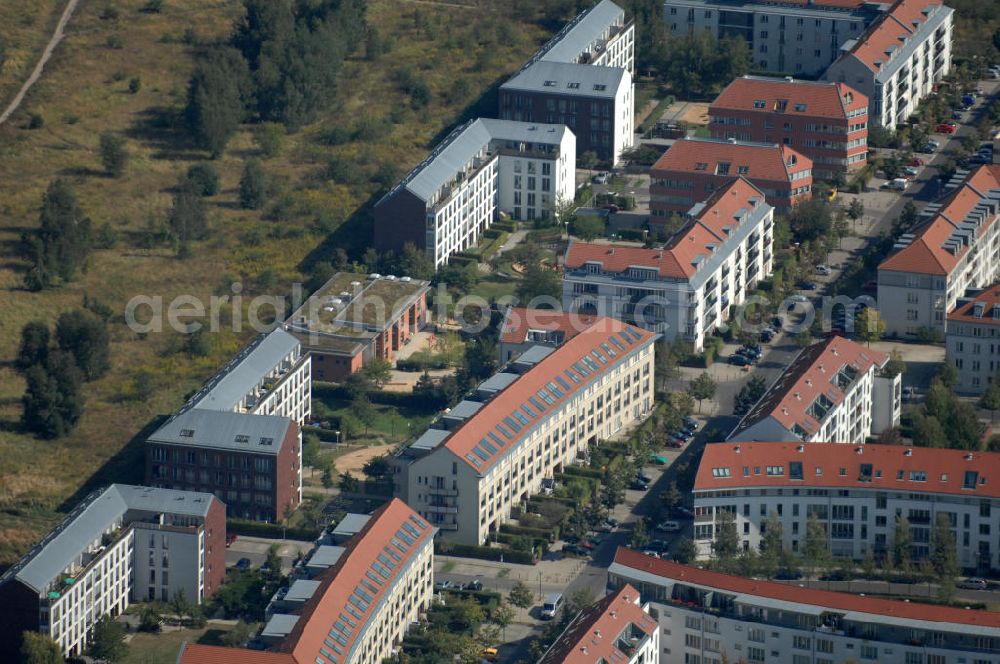 Aerial photograph Berlin - Blick auf Mehrfamilienhäuser und Kita / Kindertagesstätte / Kindergarten an der Pfannschmidtstraße im Wohngebiet / Neubaugebiet Karow-Nord.