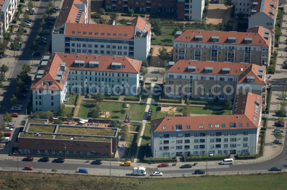 Berlin from above - Blick auf die Karestraße mit der Kita / Kindertagesstätte Krümelkiste, Ecke Achillesstraße Ecke Pfannschmidtstraße im Wohngebiet / Neubaugebiet Karow-Nord.