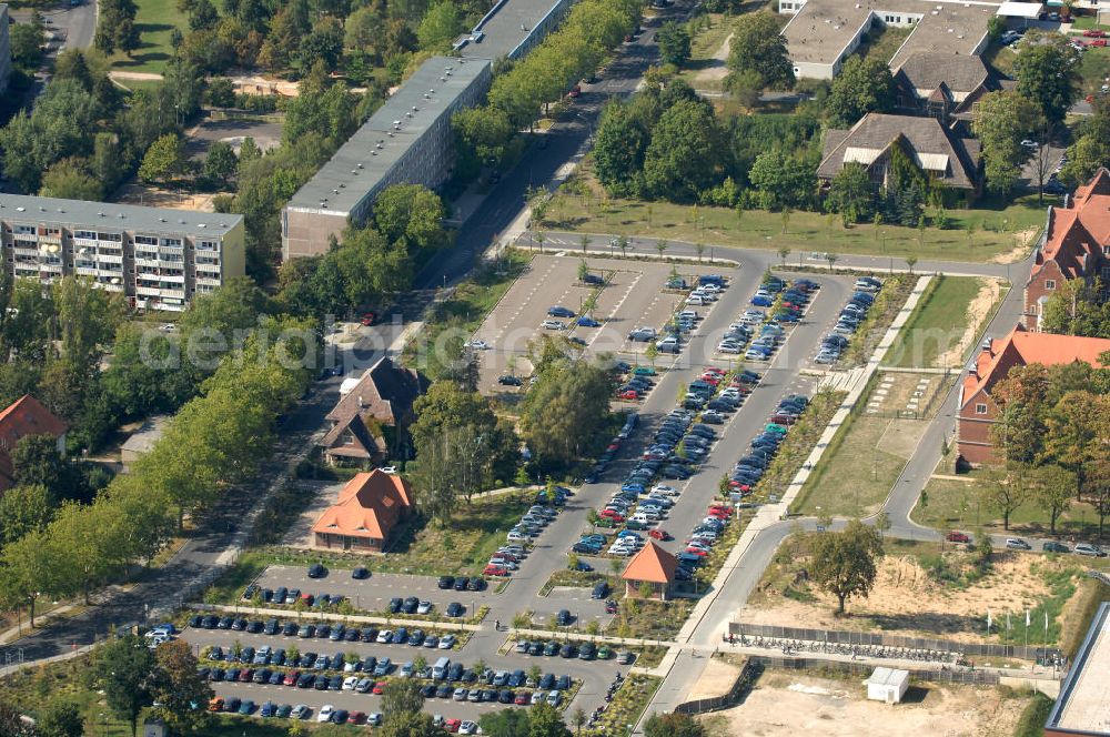 Aerial image Berlin - Blick auf einen Parkplatz am Helios Klinikum / Krankenhaus in Berlin-Buch.