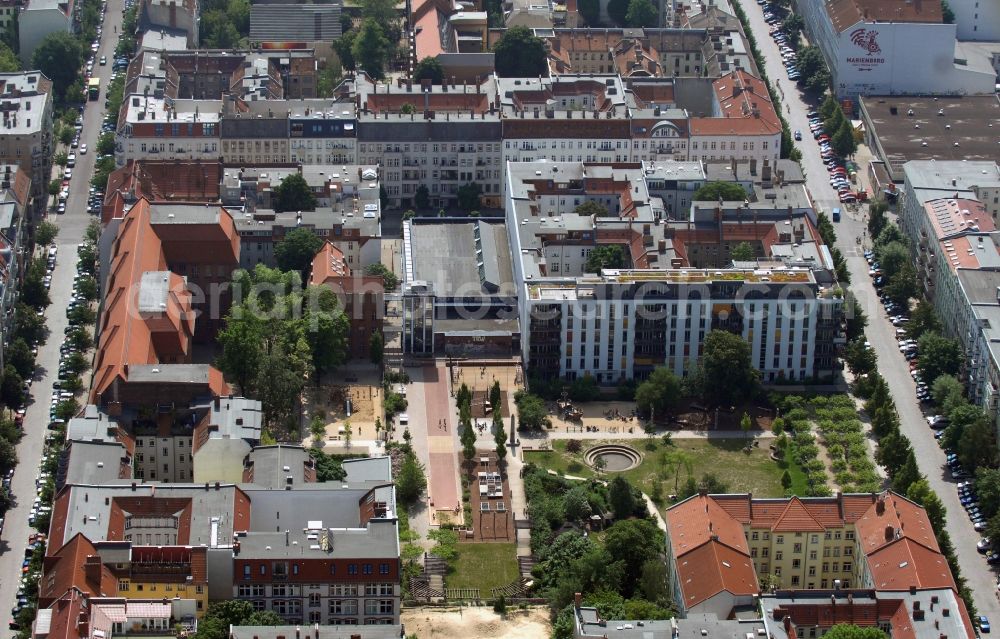 Berlin from the bird's eye view: View of the housing area with a children's playground in the district Prenzlauer Berg in berlin. The adventure playground at the Marienburger Straße bears the name Marie (Mary)