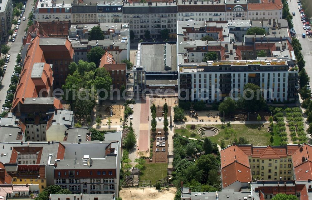 Aerial image Berlin - View of the housing area with a children's playground in the district Prenzlauer Berg in berlin. The adventure playground at the Marienburger Straße bears the name Marie (Mary)