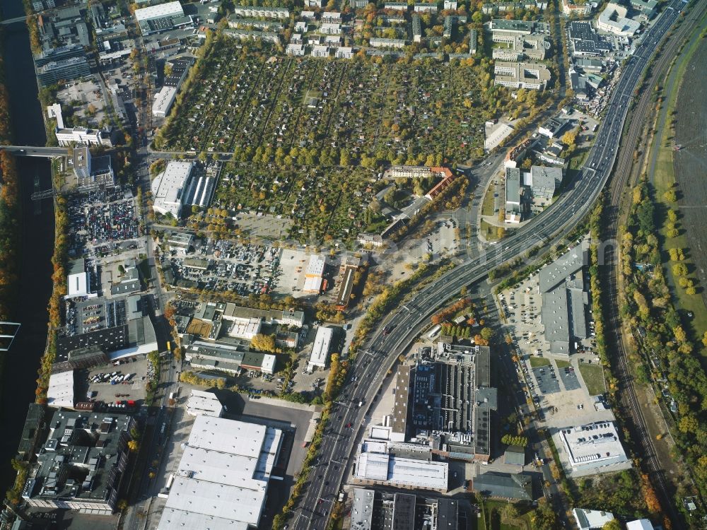 Aerial photograph Berlin - Residential and commercial area and area of allotements in the South of federal motorway A100 and along Komturstrasse in the Tempelhof part of Berlin in Germany. Apart from the estates and allotements, there are several commercial, industrial and company compounds