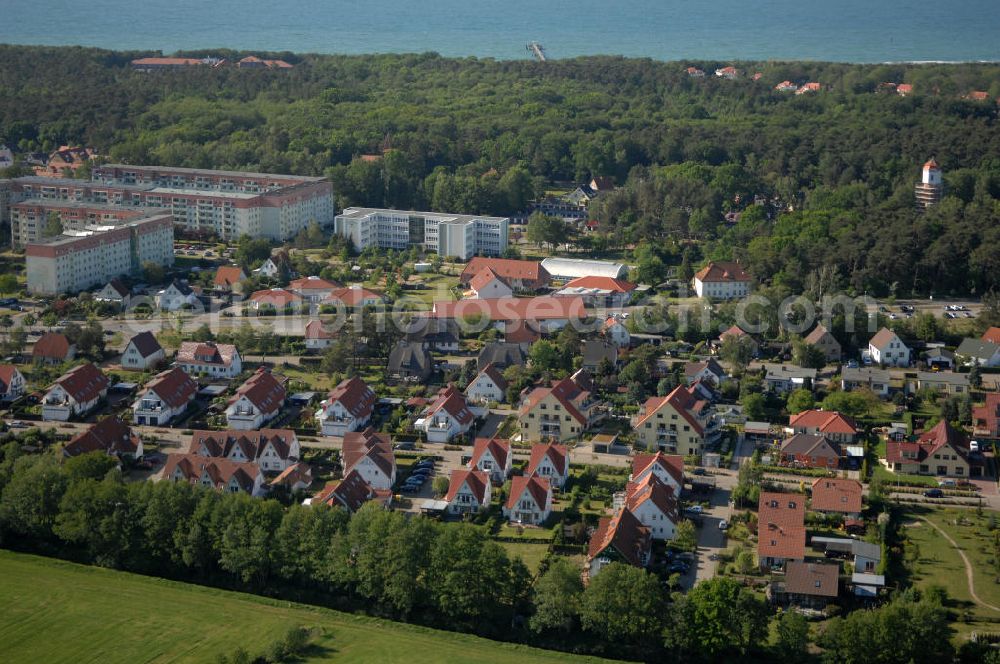 Graal-Müritz from above - Blick auf das Wohngebiet Koppenheide der HAWO Bauträger KG in unmittelbarer Strandnähe im Ostseeheilbad Graal-Müritz. Es ist ein von 1996 bis 2004 neu errichtetes Wohngebiet mit insgesamt 210 Wochenend- und diverse Einzelhäusern in naturnahe Lage am Landschaftsschutzgebiet “Tabakwiesen” und nur wenige Minuten vom Ortszentrum entfernt.