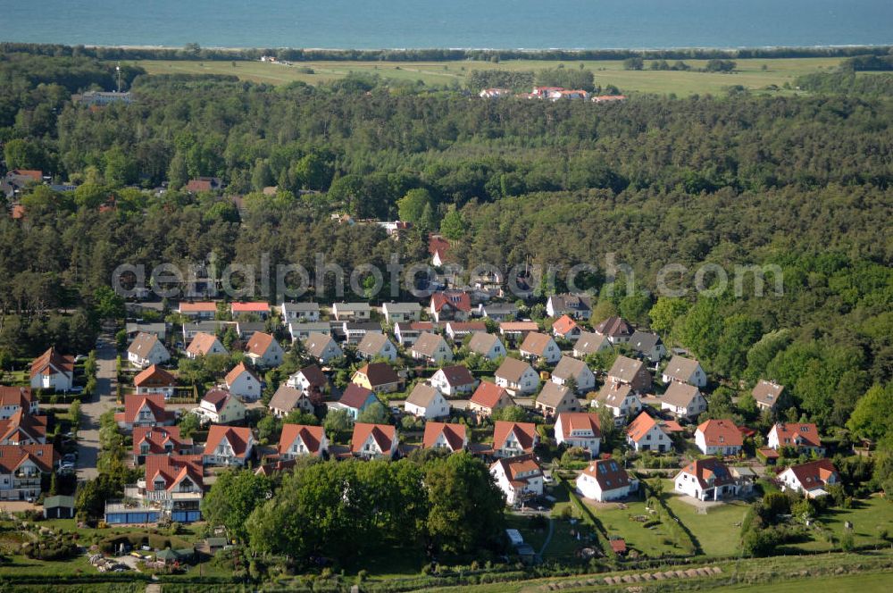 Aerial image Graal-Müritz - Blick auf das Wohngebiet Koppenheide der HAWO Bauträger KG in unmittelbarer Strandnähe im Ostseeheilbad Graal-Müritz. Es ist ein von 1996 bis 2004 neu errichtetes Wohngebiet mit insgesamt 210 Wochenend- und diverse Einzelhäusern in naturnahe Lage am Landschaftsschutzgebiet “Tabakwiesen” und nur wenige Minuten vom Ortszentrum entfernt.