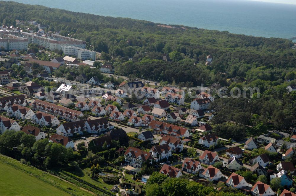 Graal-Müritz from above - Blick auf das Wohngebiet Koppenheide der HAWO Bauträger KG in unmittelbarer Strandnähe im Ostseeheilbad Graal-Müritz. Es ist ein von 1996 bis 2004 neu errichtetes Wohngebiet mit insgesamt 210 Wochenend- und diverse Einzelhäusern in naturnahe Lage am Landschaftsschutzgebiet “Tabakwiesen” und nur wenige Minuten vom Ortszentrum entfernt.