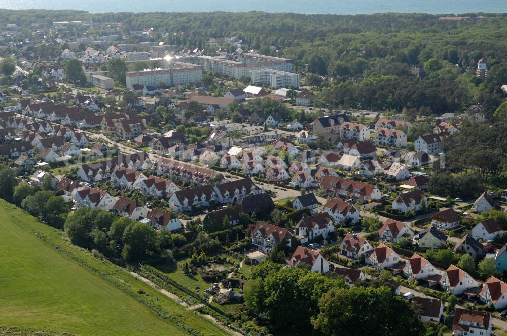 Aerial image Graal-Müritz - Blick auf das Wohngebiet Koppenheide der HAWO Bauträger KG in unmittelbarer Strandnähe im Ostseeheilbad Graal-Müritz. Es ist ein von 1996 bis 2004 neu errichtetes Wohngebiet mit insgesamt 210 Wochenend- und diverse Einzelhäusern in naturnahe Lage am Landschaftsschutzgebiet “Tabakwiesen” und nur wenige Minuten vom Ortszentrum entfernt.