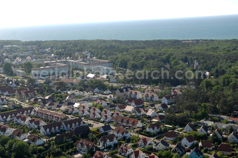 Aerial photograph Graal-Müritz - Blick auf das Wohngebiet Koppenheide der HAWO Bauträger KG in unmittelbarer Strandnähe im Ostseeheilbad Graal-Müritz. Es ist ein von 1996 bis 2004 neu errichtetes Wohngebiet mit insgesamt 210 Wochenend- und diverse Einzelhäusern in naturnahe Lage am Landschaftsschutzgebiet “Tabakwiesen” und nur wenige Minuten vom Ortszentrum entfernt.