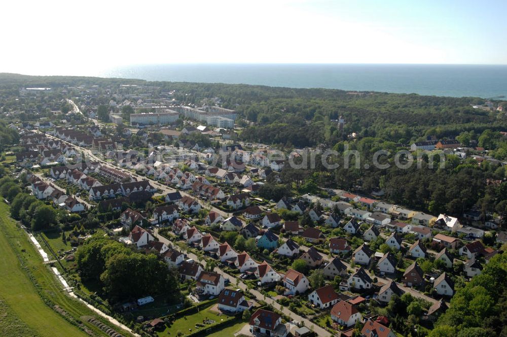 Graal-Müritz from the bird's eye view: Blick auf das Wohngebiet Koppenheide der HAWO Bauträger KG in unmittelbarer Strandnähe im Ostseeheilbad Graal-Müritz. Es ist ein von 1996 bis 2004 neu errichtetes Wohngebiet mit insgesamt 210 Wochenend- und diverse Einzelhäusern in naturnahe Lage am Landschaftsschutzgebiet “Tabakwiesen” und nur wenige Minuten vom Ortszentrum entfernt.