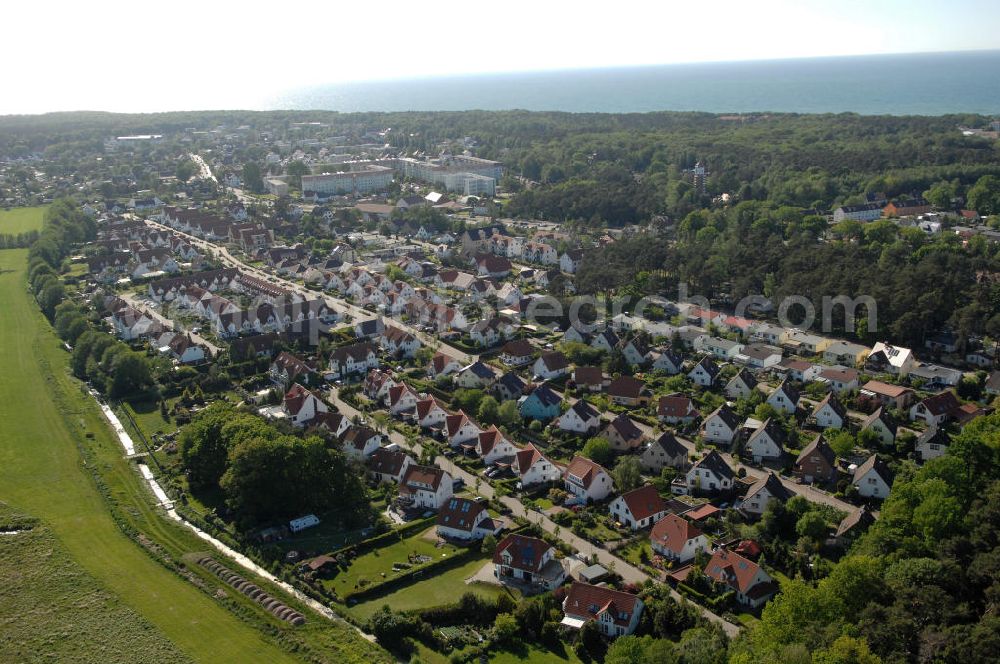 Aerial image Graal-Müritz - Blick auf das Wohngebiet Koppenheide der HAWO Bauträger KG in unmittelbarer Strandnähe im Ostseeheilbad Graal-Müritz. Es ist ein von 1996 bis 2004 neu errichtetes Wohngebiet mit insgesamt 210 Wochenend- und diverse Einzelhäusern in naturnahe Lage am Landschaftsschutzgebiet “Tabakwiesen” und nur wenige Minuten vom Ortszentrum entfernt.