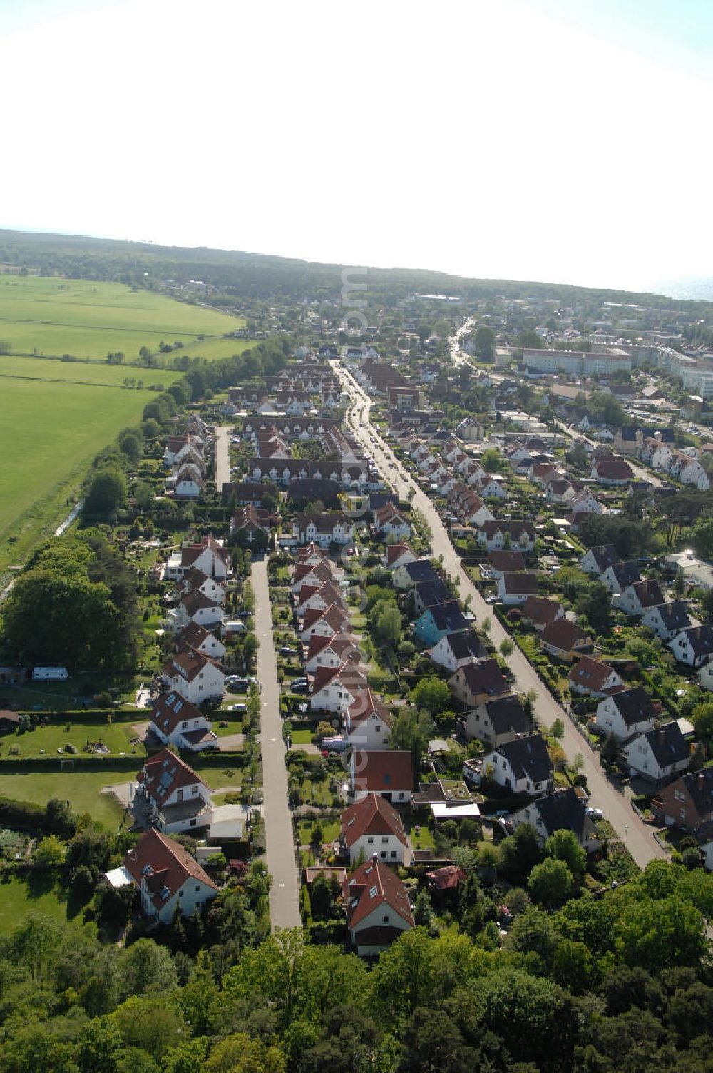 Aerial photograph Graal-Müritz - Blick auf das Wohngebiet Koppenheide der HAWO Bauträger KG in unmittelbarer Strandnähe im Ostseeheilbad Graal-Müritz. Es ist ein von 1996 bis 2004 neu errichtetes Wohngebiet mit insgesamt 210 Wochenend- und diverse Einzelhäusern in naturnahe Lage am Landschaftsschutzgebiet “Tabakwiesen” und nur wenige Minuten vom Ortszentrum entfernt.