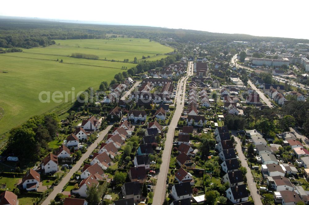 Graal-Müritz from above - Blick auf das Wohngebiet Koppenheide der HAWO Bauträger KG in unmittelbarer Strandnähe im Ostseeheilbad Graal-Müritz. Es ist ein von 1996 bis 2004 neu errichtetes Wohngebiet mit insgesamt 210 Wochenend- und diverse Einzelhäusern in naturnahe Lage am Landschaftsschutzgebiet “Tabakwiesen” und nur wenige Minuten vom Ortszentrum entfernt.