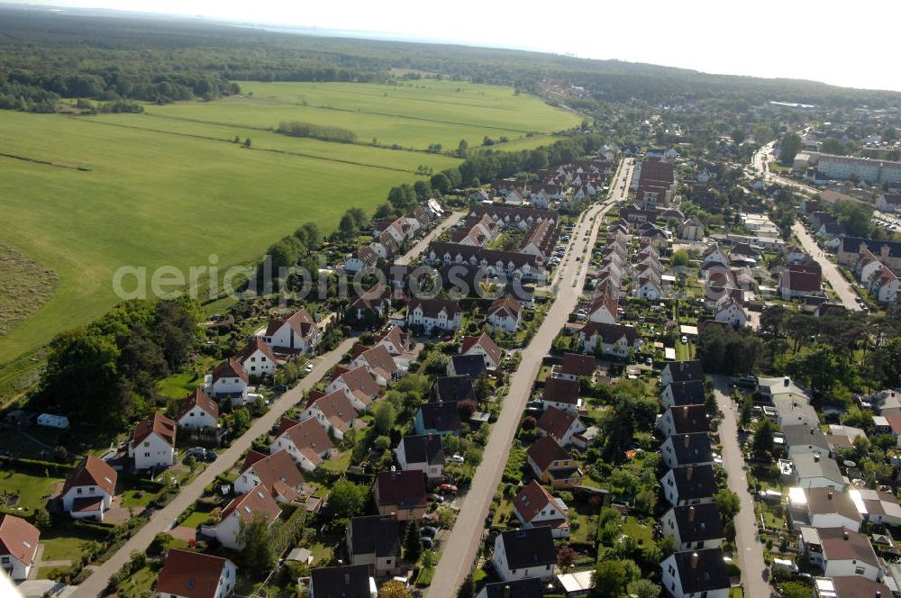 Graal-Müritz from the bird's eye view: Blick auf das Wohngebiet Koppenheide der HAWO Bauträger KG in unmittelbarer Strandnähe im Ostseeheilbad Graal-Müritz. Es ist ein von 1996 bis 2004 neu errichtetes Wohngebiet mit insgesamt 210 Wochenend- und diverse Einzelhäusern in naturnahe Lage am Landschaftsschutzgebiet “Tabakwiesen” und nur wenige Minuten vom Ortszentrum entfernt.