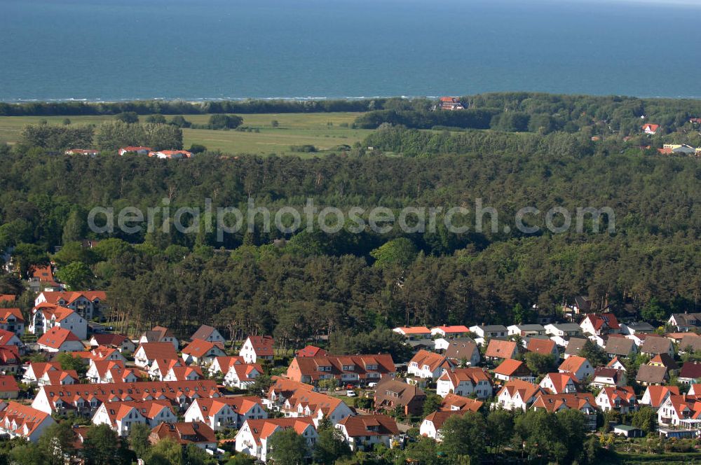 Aerial photograph Graal-Müritz - Blick auf das Wohngebiet Koppenheide der HAWO Bauträger KG in unmittelbarer Strandnähe im Ostseeheilbad Graal-Müritz. Es ist ein von 1996 bis 2004 neu errichtetes Wohngebiet mit insgesamt 210 Wochenend- und diverse Einzelhäusern in naturnahe Lage am Landschaftsschutzgebiet “Tabakwiesen” und nur wenige Minuten vom Ortszentrum entfernt.