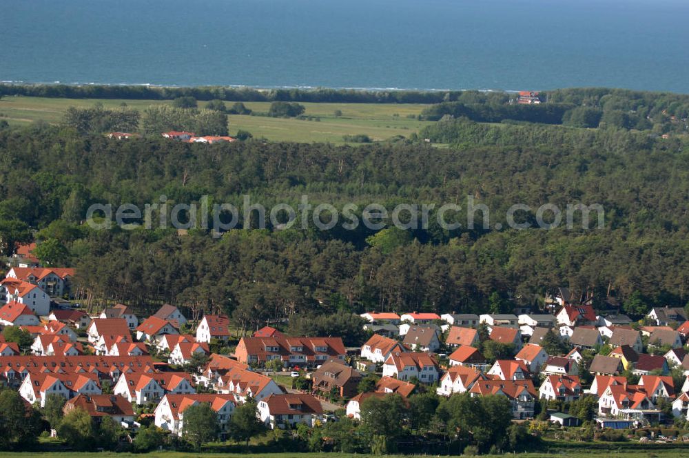 Graal-Müritz from above - Blick auf das Wohngebiet Koppenheide der HAWO Bauträger KG in unmittelbarer Strandnähe im Ostseeheilbad Graal-Müritz. Es ist ein von 1996 bis 2004 neu errichtetes Wohngebiet mit insgesamt 210 Wochenend- und diverse Einzelhäusern in naturnahe Lage am Landschaftsschutzgebiet “Tabakwiesen” und nur wenige Minuten vom Ortszentrum entfernt.